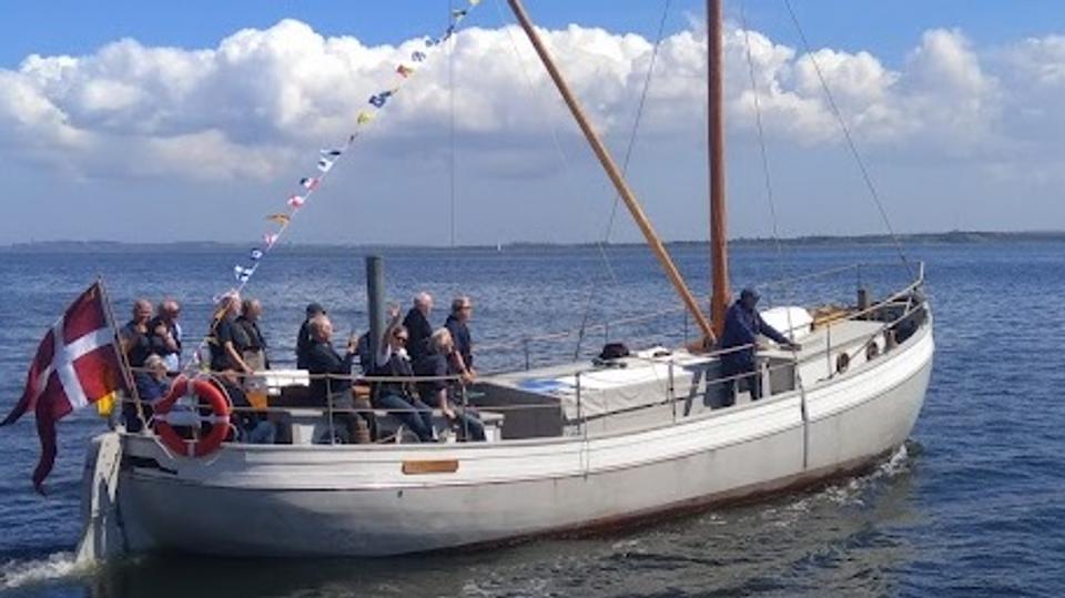 Den nyrestaurerede Gølbåd sejlede to ture med udvalgte gæster lørdag i Gjøl.  <i>Privatfoto</i>