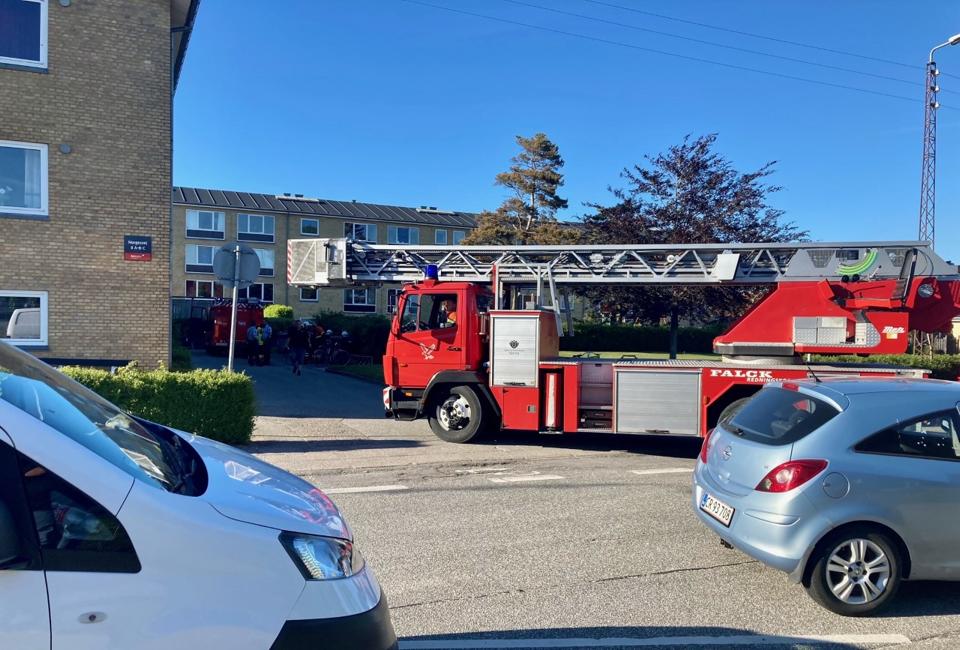 Brandudrykning til Norgesvej i Hjørring lørdag aften. Brandfolkene kunne dog hurtigt køre hjem igen. <i>Foto: Ole Fink Mejlgaard</i>