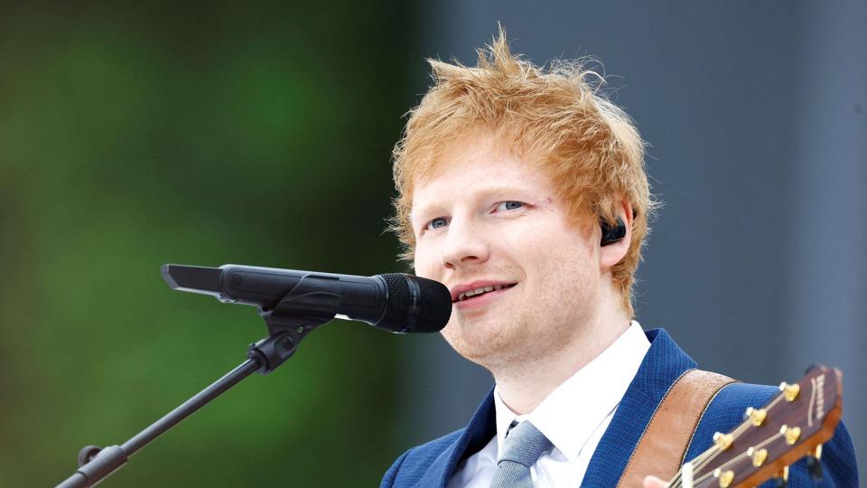 Den britiske sanger Ed Sheeran var blandt de kunstnere, der søndag optrådte i London i forbindelse med dronning Elizabeths 70-års-jubilæum. <i>Hannah Mckay/Ritzau Scanpix</i>