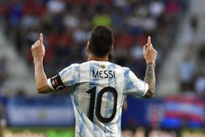 Magisk Messi tangerer rekord med målshow i landskamp