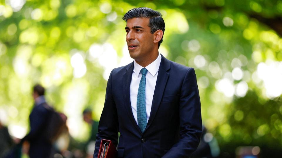 Rishi Sunak er en af de mest profilerede ministre i den britiske regering. Han støtter Boris Johnsons ved mandagens tillidsafstemning (Arkivfoto). <i>John Sibley/Reuters</i>