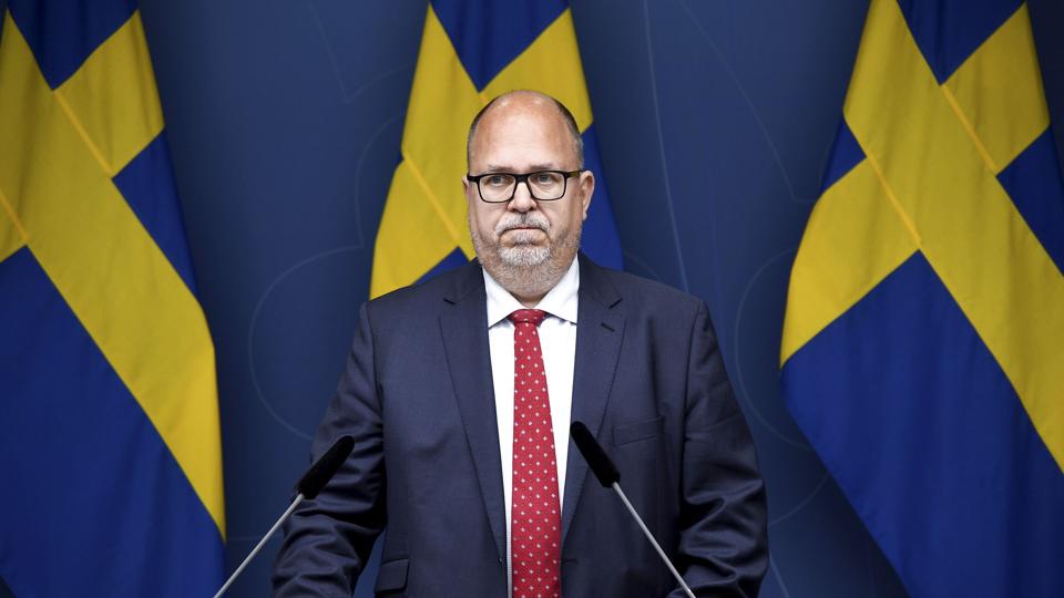 Karl-Petter Thorwaldsson oplyser tirsdag, at den svenske stat ikke vil skyde nye penge i SAS men i stedet acceptere at eje en mindre andel af SAS. <i>10510 Lars Schröder/Tt/Ritzau Scanpix</i>