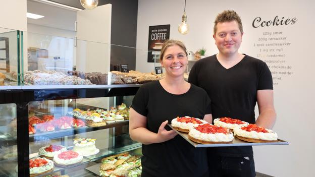 I butikken frister bagerparret med både brødlækkerier og kagekræs for enhver smag. <i>Foto: Bente Poder</i>