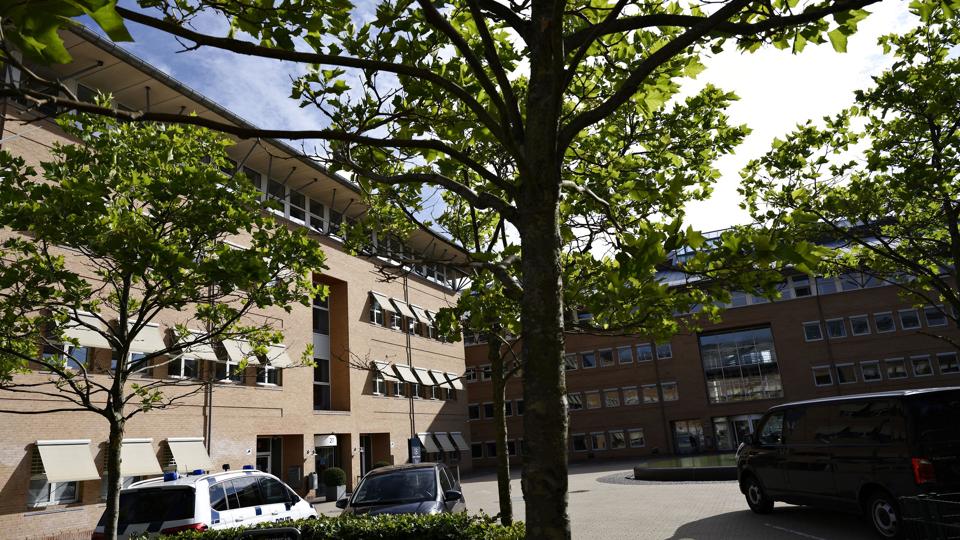 Retten i Glostrup skal over fem dage behandle en sag mod en mor og en stedfar, der er tiltalt for at forsøge at tvangsgifte pige væk i Pakistan. (Arkivfoto). <i>Philip Davali/Ritzau Scanpix</i>