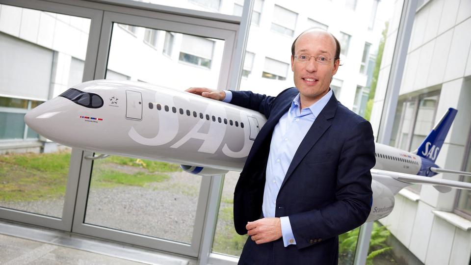 Topchef i SAS Anko van der Werff arbejder for tiden med en redningsplan, der skal holde SAS i live. Et centralt element er en aktieudvidelse og en milliardinvestering. Her vil den ene af selskabets to store aktionærer i dag - den svenske stat - ikke være med længere. (Arkivfoto). <i>Tt News Agency/Reuters</i>