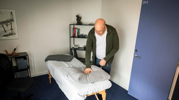 John Mørch og Inge Marie Hansen kiggede også på lokaler i Hobro, men blev tiltrukket af Støvring, byens energi og dens beliggenhed tæt op ad Rold Skov. <i>Foto: Martél Andersen</i>
