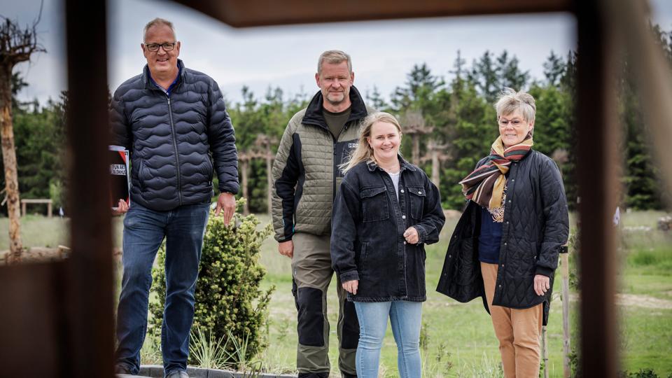 Det er Henning, Pernille og Vibeke Jensen, der skal drive den nye forlystelse, som Jens Boelskifte (til venstre) har stiftet sammen med Kim Godiksen. <i>Foto: Martin Damgård</i>