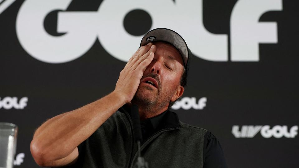 Det var ikke alle spørgsmål, der morede Phil Mickelson ved onsdagens pressemøde. <i>Paul Childs/Ritzau Scanpix</i>