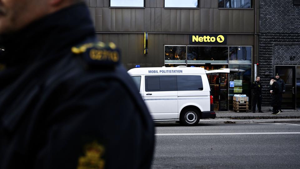 Københavns Politi orienterede efter skyderiet i december på vandpibecaféen Layalina pressen om sagen. Den 39-årige mand, der blev skudt i halsen, har fået svære mén efter skuddet. <i>Philip Davali/Ritzau Scanpix</i>