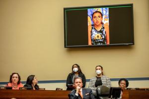 11-årig pige genoplever mareridtet i Texas foran Kongressen