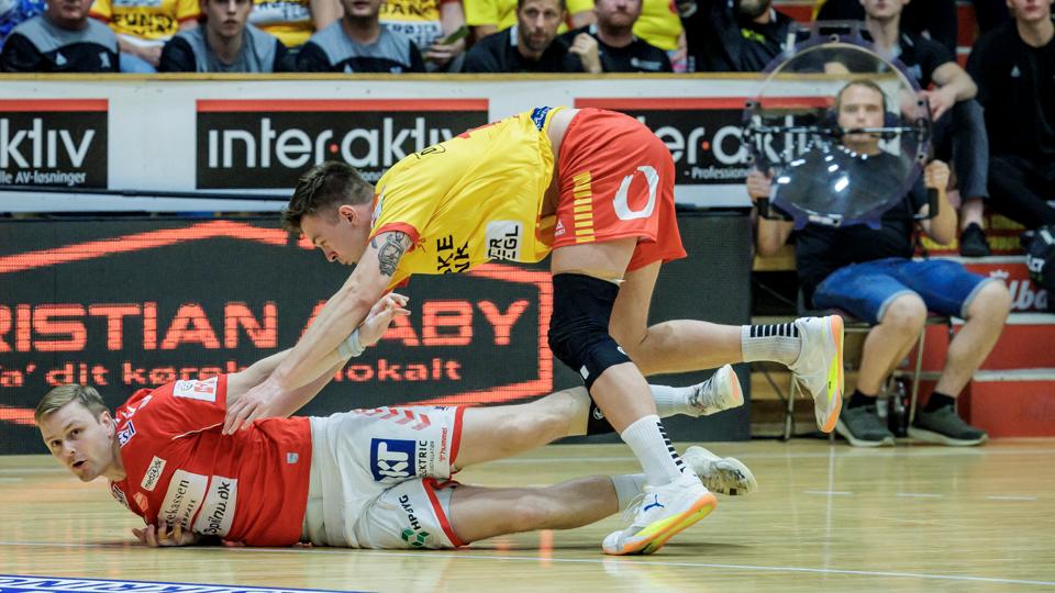 Aron Palmarsson gjorde comeback for Aalborg Håndbold i den første DM-finale mod GOG. <i>Foto: Martin Damgård</i>
