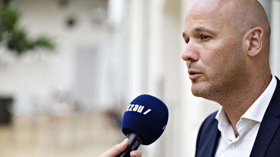 - Succeskriteriet er at få så mange penge hjem som overhovedet muligt til at sikre en fortsat udvikling af vores sundhedsvæsen, så vi kan give en moderne behandling af danskerne også i fremtiden, siger formand Anders Kühnau (S). <i>Philip Davali/Ritzau Scanpix</i>