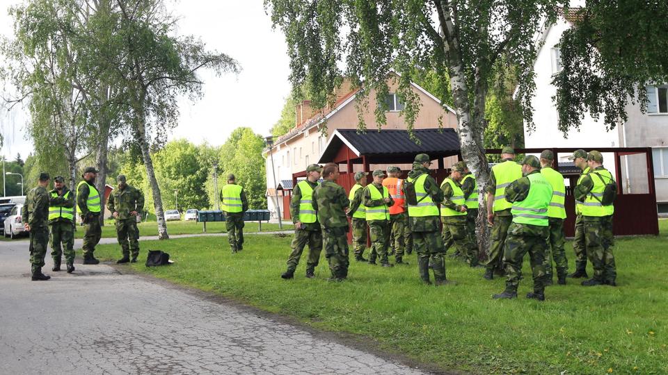 Politi og hjemmeværn leder efter en treårig dreng i Ljusne ved byen Söderhamn i det mellemste Sverige. Han er torsdag fundet død. <i>9203 Pernilla Wahlman/Tt/Ritzau Scanpix</i>