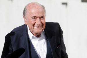Blatter holder fast: Overførsel til Platini var lønudbetaling