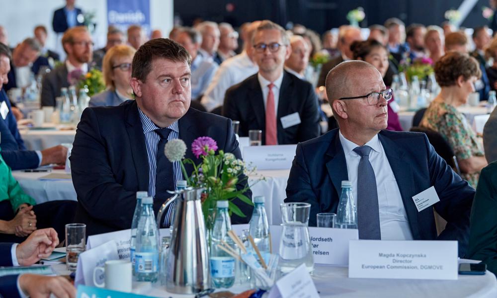 Ny næstformand for Danske Rederier, teknisk direktør, Palle Laursen, A.P. Møller-Mærsk, ved siden af Søfartsstyrelsens direktør Andreas Nordseth under Danske Rederiers Årsdag. Ny næstformand for Danske Rederier, teknisk direktør, Palle Laursen, A.P. Møller-Mærsk, ved siden af Søfartsstyrelsens direktør Andreas Nordseth under Danske Rederiers Årsdag.