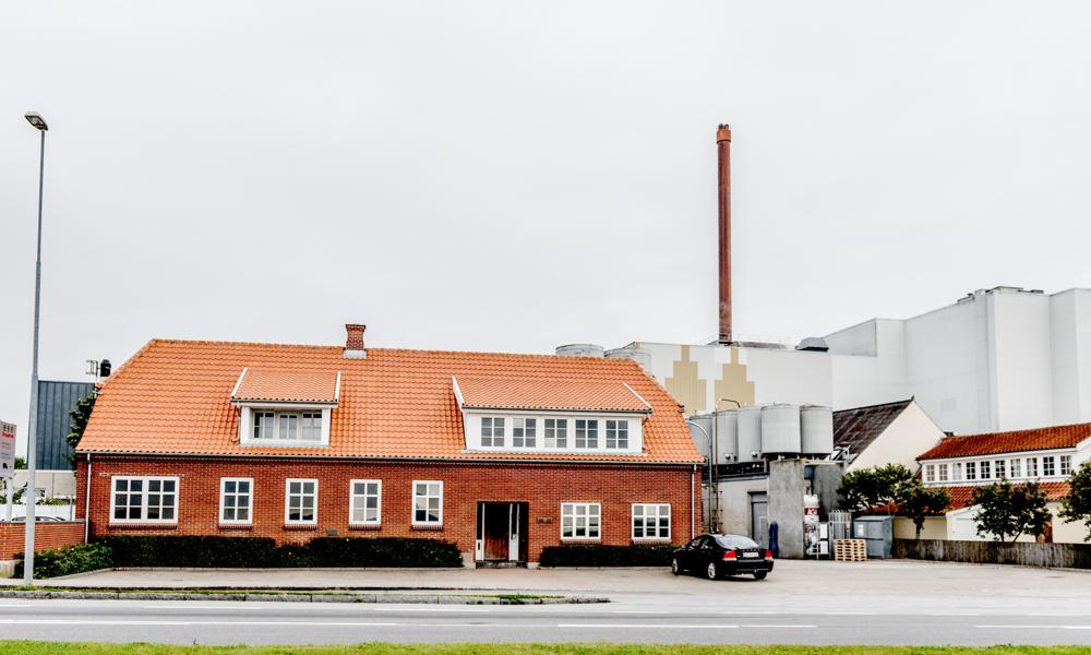 Siden 1923 har Dragsbæk A/S produceret olier, fedtstoffer og smørbare produkter i Thisted. Blandt andet topsællerten Bakkedal, som er rullet af produktionsbåndet i bægre mere end 200 millioner gange siden lanceringen i 2002.