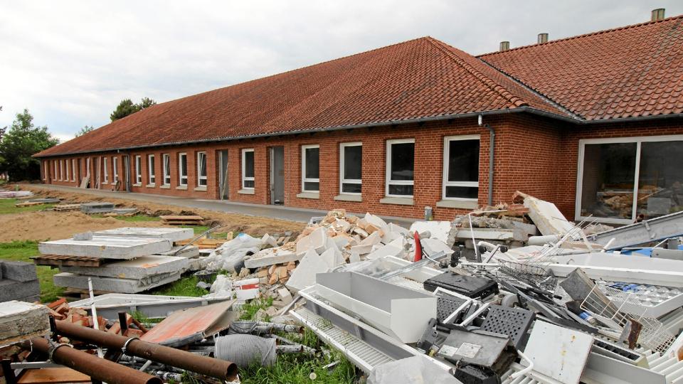 Bygningerne her rummede tidligere den medicinske afdeling M, men omdannes nu til 10 moderne rækkehuse. <i>Foto: Jørgen Ingvardsen</i>