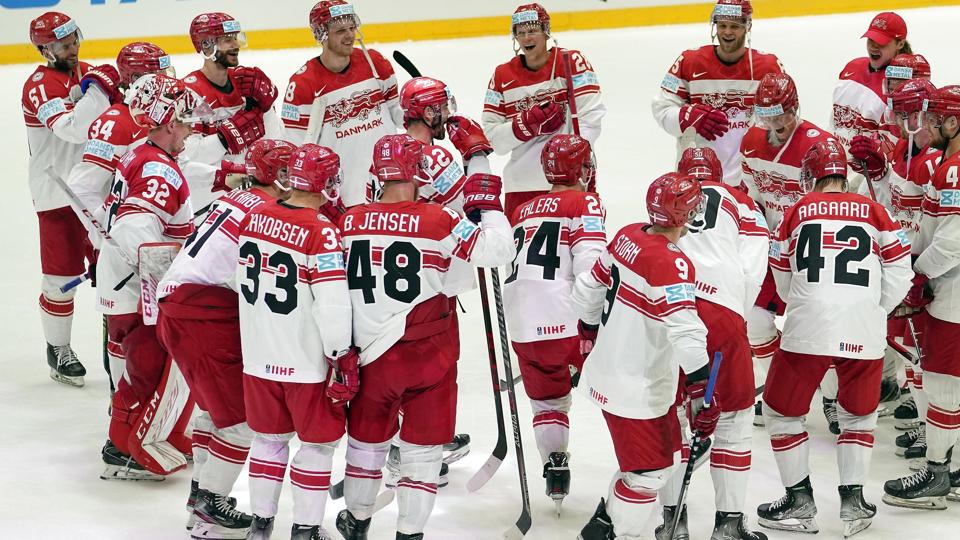 Det danske ishockeylandshold - her ved VM i 2022 - kan se frem til at spille VM på hjemmebane i 2025. <i>Arkivfoto: Martin Meissner/Ritzau Scanpix</i>