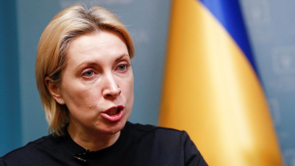 Vicepremierminister i Ukraine Iryna Veresjtjuk siger lørdag, at hun forventer, at de separatistiske myndigheder i sidste ende vil handle rationelt ved ikke at gennemføre dødsstraf mod udenlandske soldater. (Arkivfoto). <i>Valentyn Ogirenko/Reuters</i>