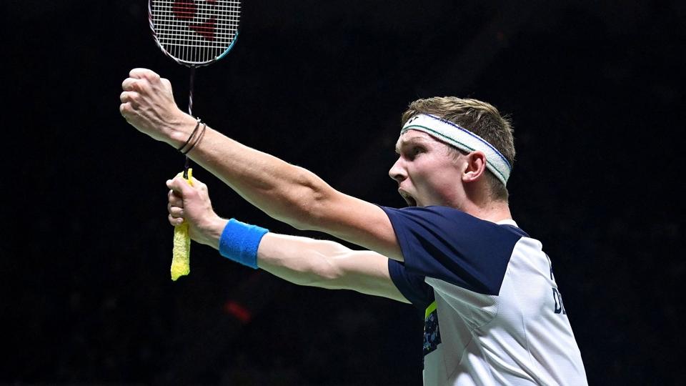 Badmintonspilleren Viktor Axelsen strøg helt til tops i Indonesien søndag. <i>Adek Berry/Ritzau Scanpix</i>