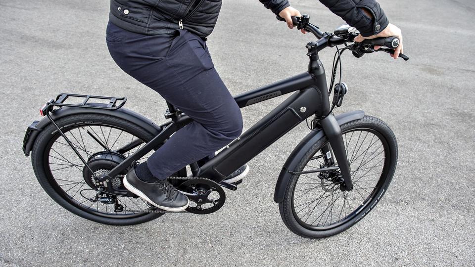 Befordringsfradrag og arbejdsgiverbetalte cykler kan ifølge Cyklistforbundet være med til at vende udviklingen og få flere danskere til at tage cyklen til og fra arbejde. (Genrefoto). <i>Henning Bagger/Ritzau Scanpix</i>