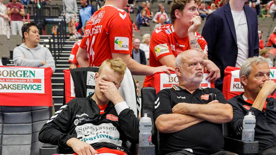Spillerne, træner og leder fra Aalborg Håndbold var forståeligt meget skuffede over at tabe kampen til GOG