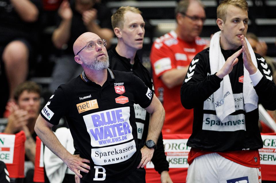 Aalborg Håndbold-træner Stefan Madsen kan se frem til hård modstand i Champions League. <i>Arkivfoto: Henrik Bo</i>