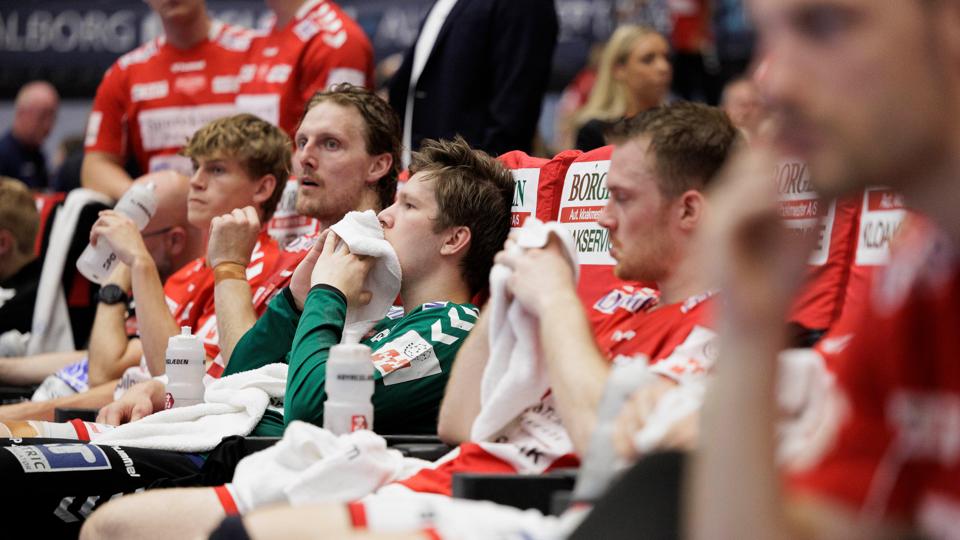 Spillerne, træner og leder fra Aalborg Håndbold var forståeligt meget skuffede over at tabe kampen til GOG