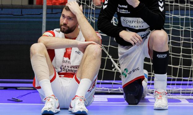 Aalborg Håndbold tabte til GOG i den anden DM-finale i Sparekassen Danmark Arena og fik dermed sølvmedaljer. <i>Foto: Henrik Bo</i>