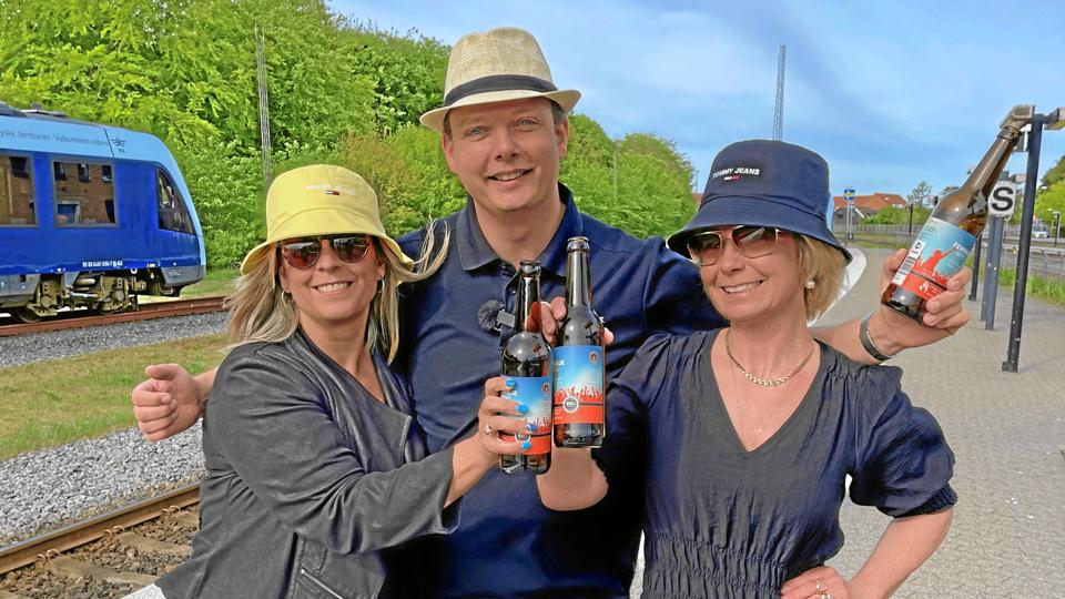 De to kvinder bag Femhøje Festival, Rikke Ejsenhardt og Sanne Gotliebsen - her sammen med Svenne fra SuperVin, der er en af festivalens hovedsponsorer. <i>Privatfoto</i>