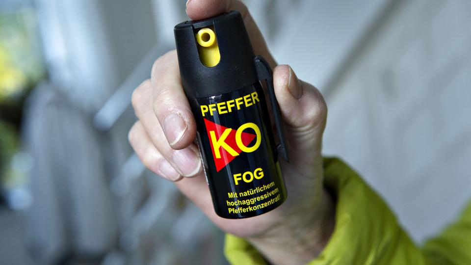 Peberspray er blandt de ulovlige våben, som nogle forsøger at tage med sig ind i Danmark, oplyser Toldstyrelsen. (Arkivfoto). <i>Henning Bagger/Ritzau Scanpix</i>
