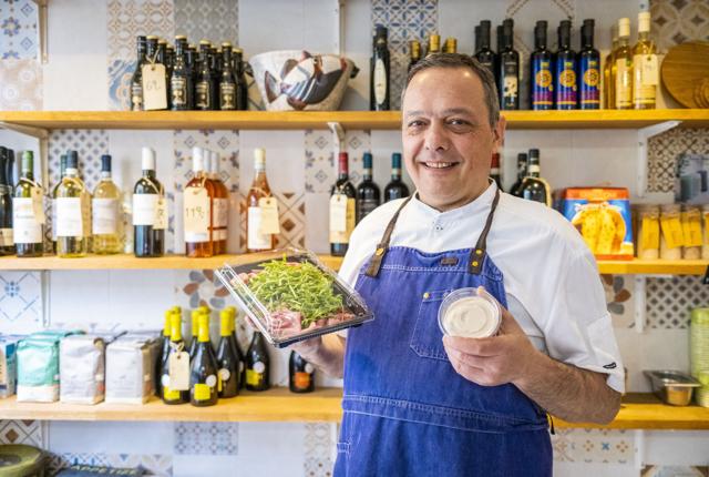 Indehaver Carlo Liberati vil nu bringe lækker italiensk mad ud på tre udvalgte steder i byen. Arkivfoto: Lasse Sand