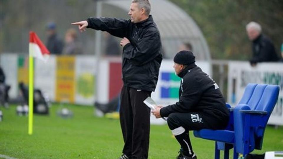 Lindholms cheftræner, Henrik Larsen, mener, at han har et stærkt hold, som ikke bør komme i nærheden af nedrykning. Foto: Claus Søndberg