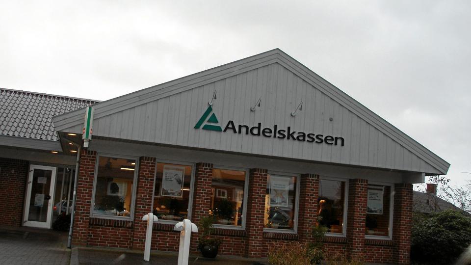 Andelskassens tomme bygning på Solsiden 5 i Mejlby er nu solgt til en lokal borger. Arkivfoto