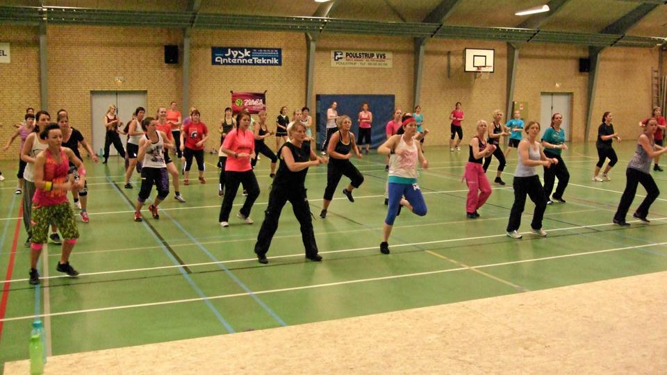 Der var gang i Zumba dansen i Vrejlev-Hæstrup hallen, da Ines Bukic gæstede Poulstrup. Privatfoto