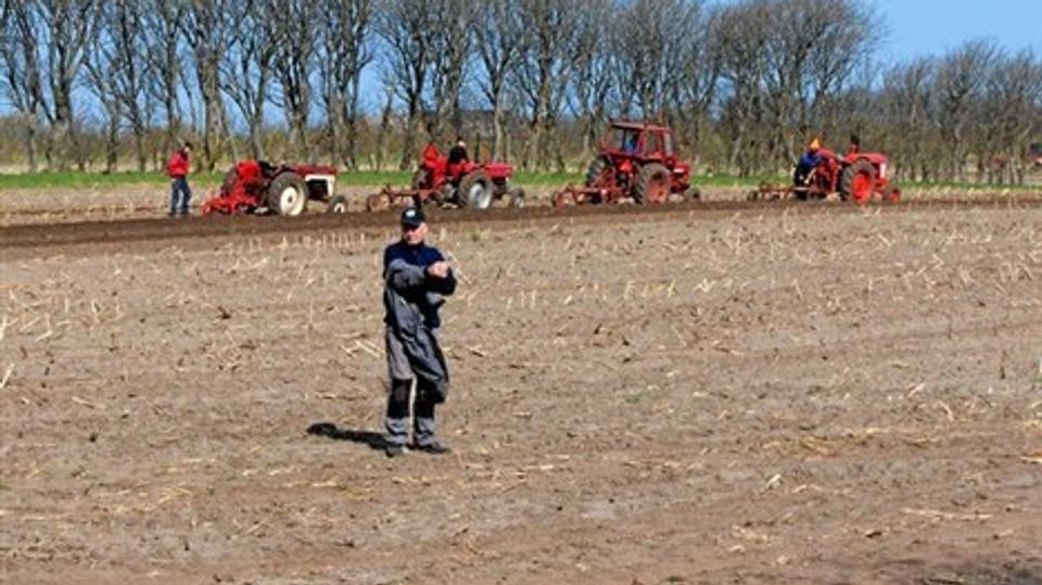Det er Jens Ole "Kuch" Christensen nyerhvervede ejendom på Svoldrupvej 60 nær Farsø, som lægger jord til det store arrangement, som Veterangruppen i Vesthimmerland står bag. Privatfoto