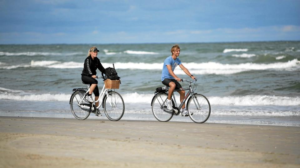 Man kan eksempelvis med start i Hune cykle ad den nye sti til Fårup Sommerland, fortsætte mod Saltum Strand og returnere til Blokhus og Hune langs stranden