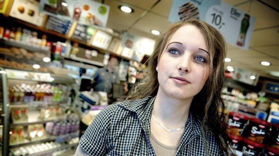 Jeg ved godt, at det ikke var personligt, da røveren kom ind. Men da han siger til mig, at han vil slå mig ihjel, hvis jeg ringer efter politiet, så er han så syg, at det er blevet personligt, siger Natascha Madsen, der alligevel tilkaldte politiet. Foto: Torben Hansen