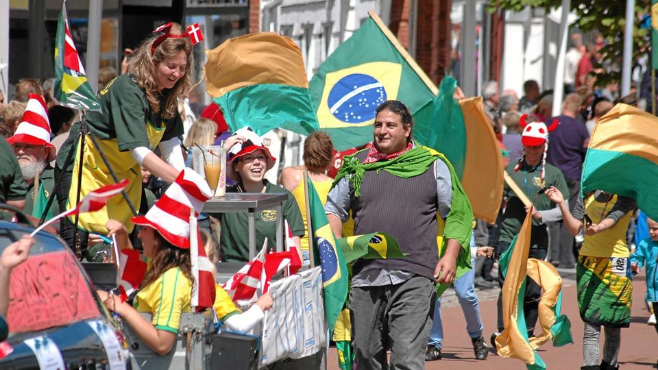 Byfest i Løgstør er en blanding af nyt og gammelt - byfestoptog er en tradition, der bliver holdt ved år efter år. Arkivbillede