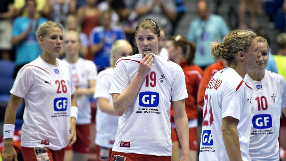 Lidt slukørede danske spillere efter OL-kvalifikationskampen mod Rusland i søndags. Nu står det fast, at Danmark skal møde Norge, Frankrig, Spanien og Sverige samt Sydkorea ved OL. Foto: Scanpix <i>Scanpix Denmark</i>