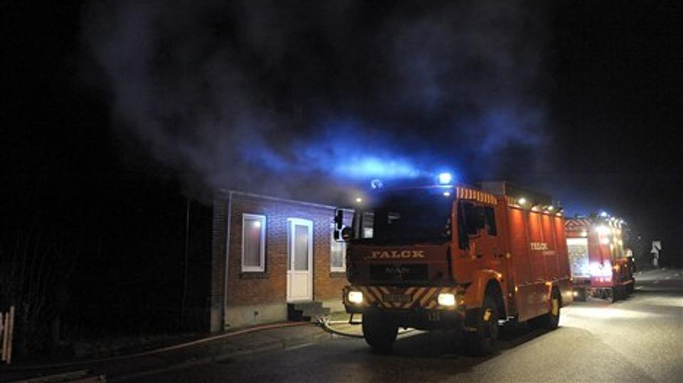 Der skete store skader på en villa i Ydby ved en brand tidligt fredag morgen. Foto: Peter Mørk