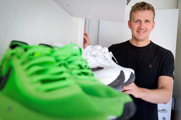 Håndboldskoene har altid været der, men de har måske ikke altid været de foretrukne for håndboldmålmanden Frederik Torp. <i>Foto: Bo Lehm</i>