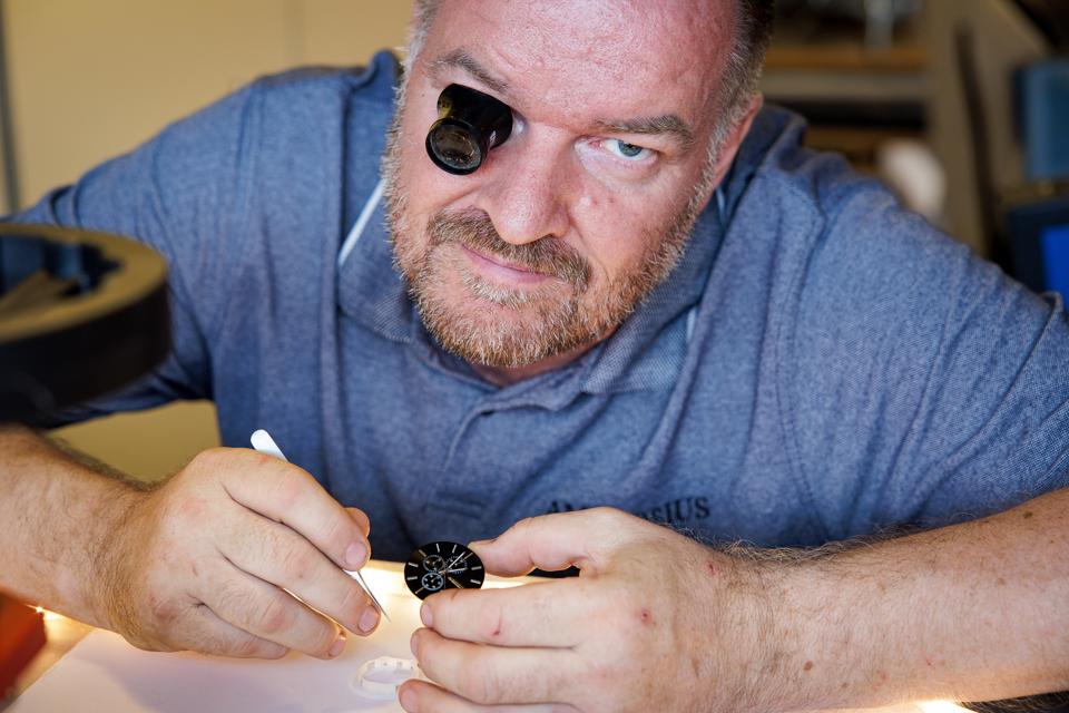 John Ambrosius Brix har skabt sit eget ur-mærke, ”Ambrosius Watches”, som han kalder sit fjerde barn.