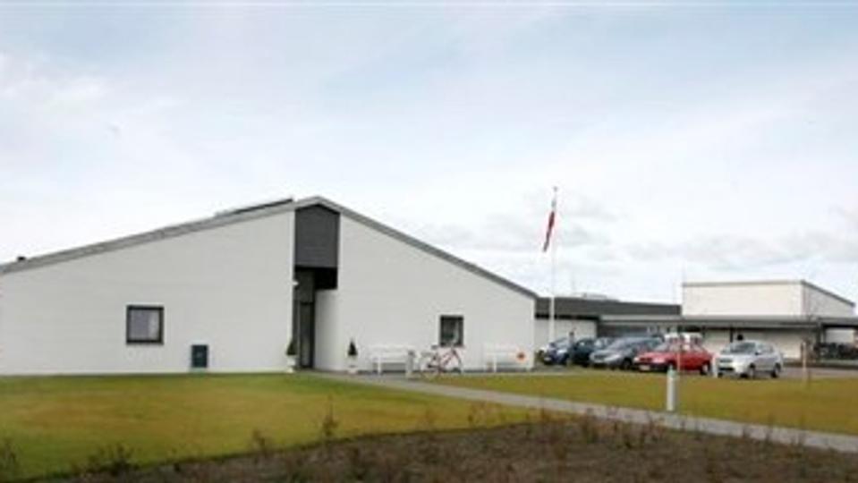 Ifølge det udspil til en ny plejeboligplan, som konsulenter fra KL har udarbejdet for Thisted Kommune, skal ældrecentret Klitrosen i Klitmøller i fremtiden udelukkende have pladser til demente borgere. Det samme gælder Fjordglimt i Sennels. Om det en