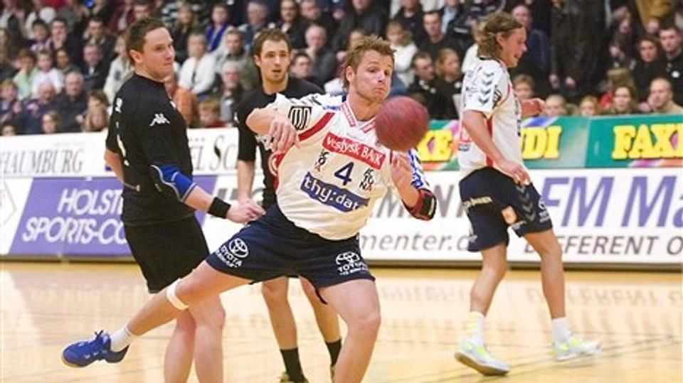 Jesper Ahle - her i aktion for Team Tvis Holstebro - skifter øjeblikkeligt fra Bjerringbro-Silkeborg til Aalborg Håndbold. Foto: Poul Erik Nielsen.