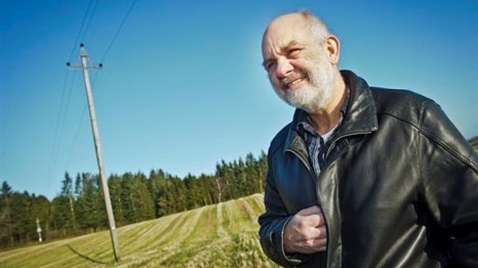 For et par år siden flyttede Østbydrengen Ole Berthelsen på landet. Her er der fred og ro og højt til loftet - og man skal jo passe på ikke at gro fast. Foto: Martin Damgård