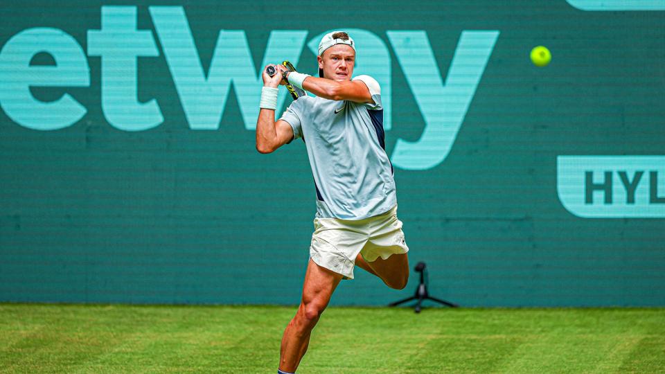 Holger Rune startede fint, men kunne ikke hamle op med Pablo Carreño Busta i Halle. <i>Imago/Mathias Schulz/Ritzau Scanpix</i>