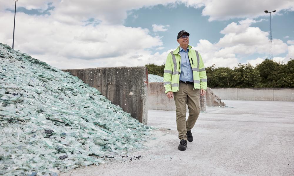 - Det stigende fokus på energirenoveringer fungerer som en katalysator for den efterspørgsel, vi oplever lige nu, fortæller fabrikschef Henrik Jensen. - Det stigende fokus på energirenoveringer fungerer som en katalysator for den efterspørgsel, vi oplever lige nu, fortæller fabrikschef Henrik Jensen.