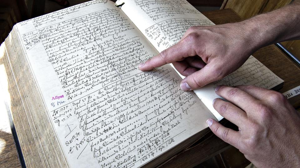 Kirkebøger, begravelsesprotokoller og folketællinger er blevet indtastet af frivillige over de seneste 25 år. Det udgør rygraden bag den hidtil største kortlægning af et lands historiske befolkning. (Arkivfoto). <i>Henning Bagger/Ritzau Scanpix</i>