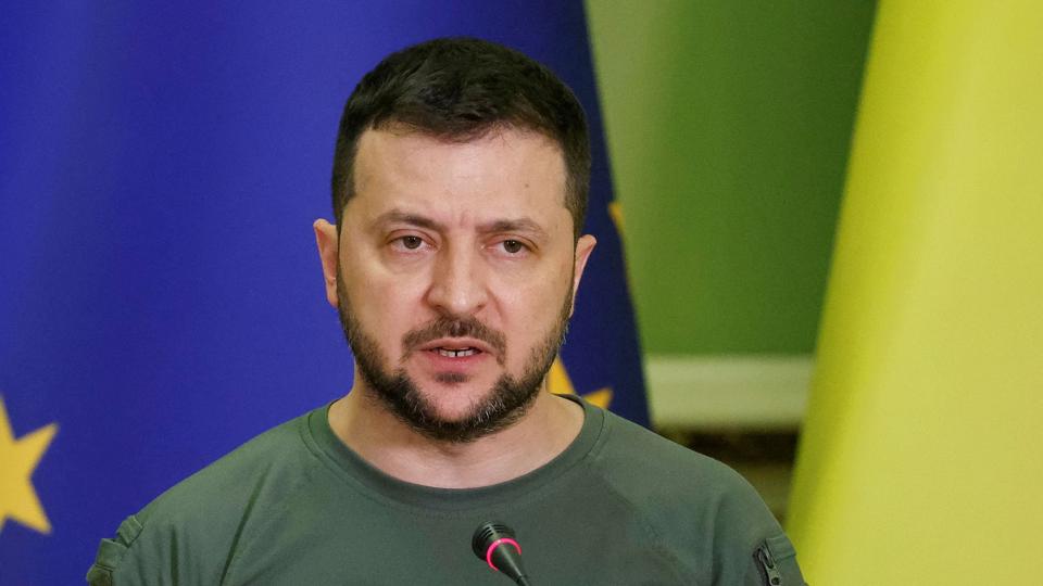 Den ukrainske præsident, Volodymyr Zelenskyj, har tirsdag holdt pressemøde for danske journalister. Her anerkendte han Danmarks hjælp til Ukraine, men han håber på opbakning til landets EU-ansøgning. (Arkivfoto). <i>Valentyn Ogirenko/Reuters</i>